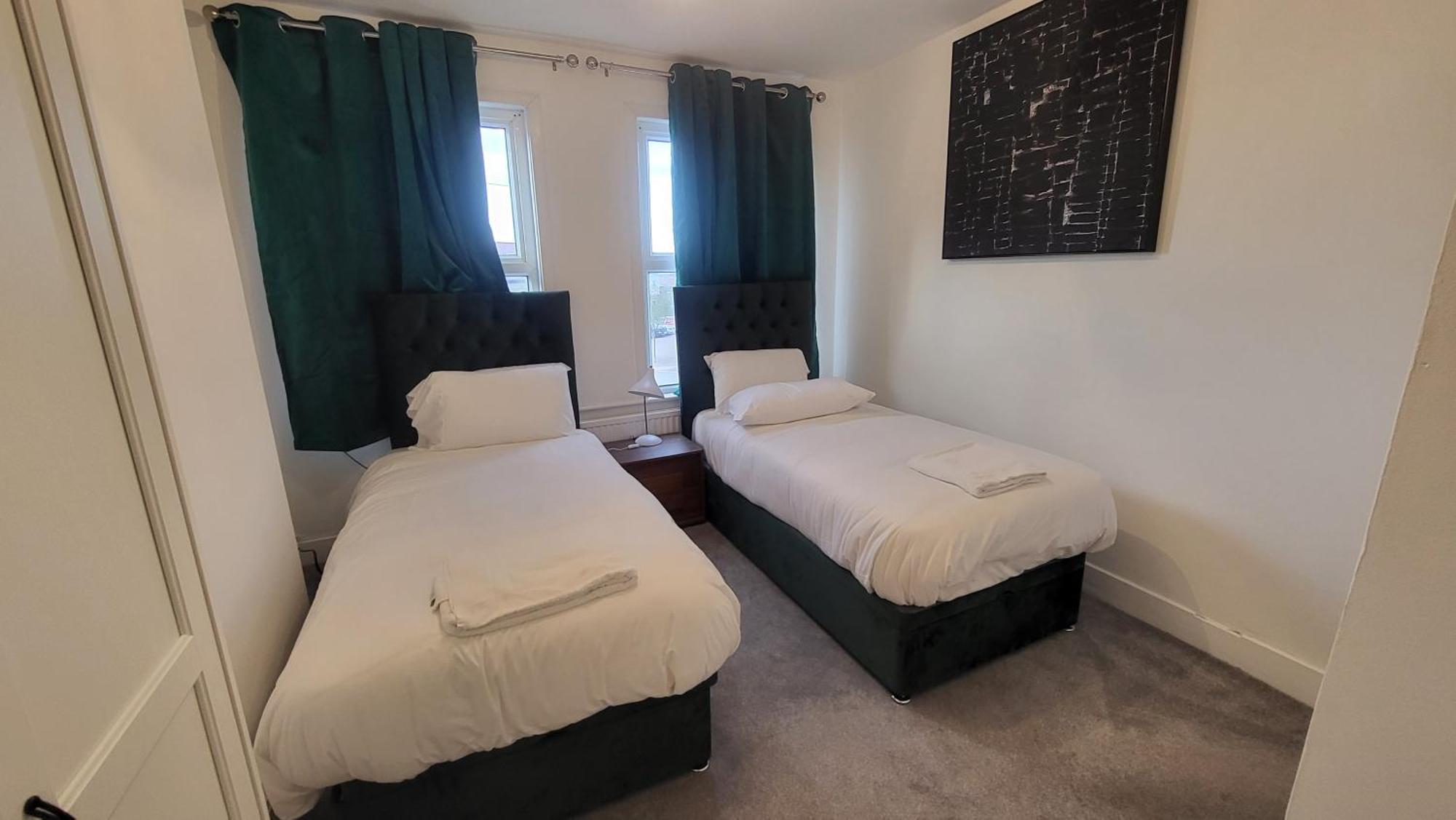 Garland Spacious 4 Bedroom House With Garden And Parking * London