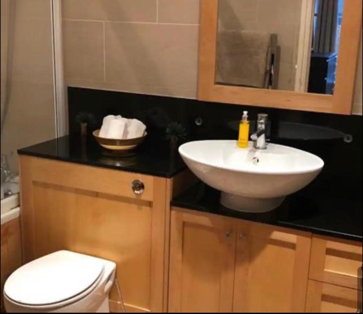 Double Bedroom In A Sharing Apartamento