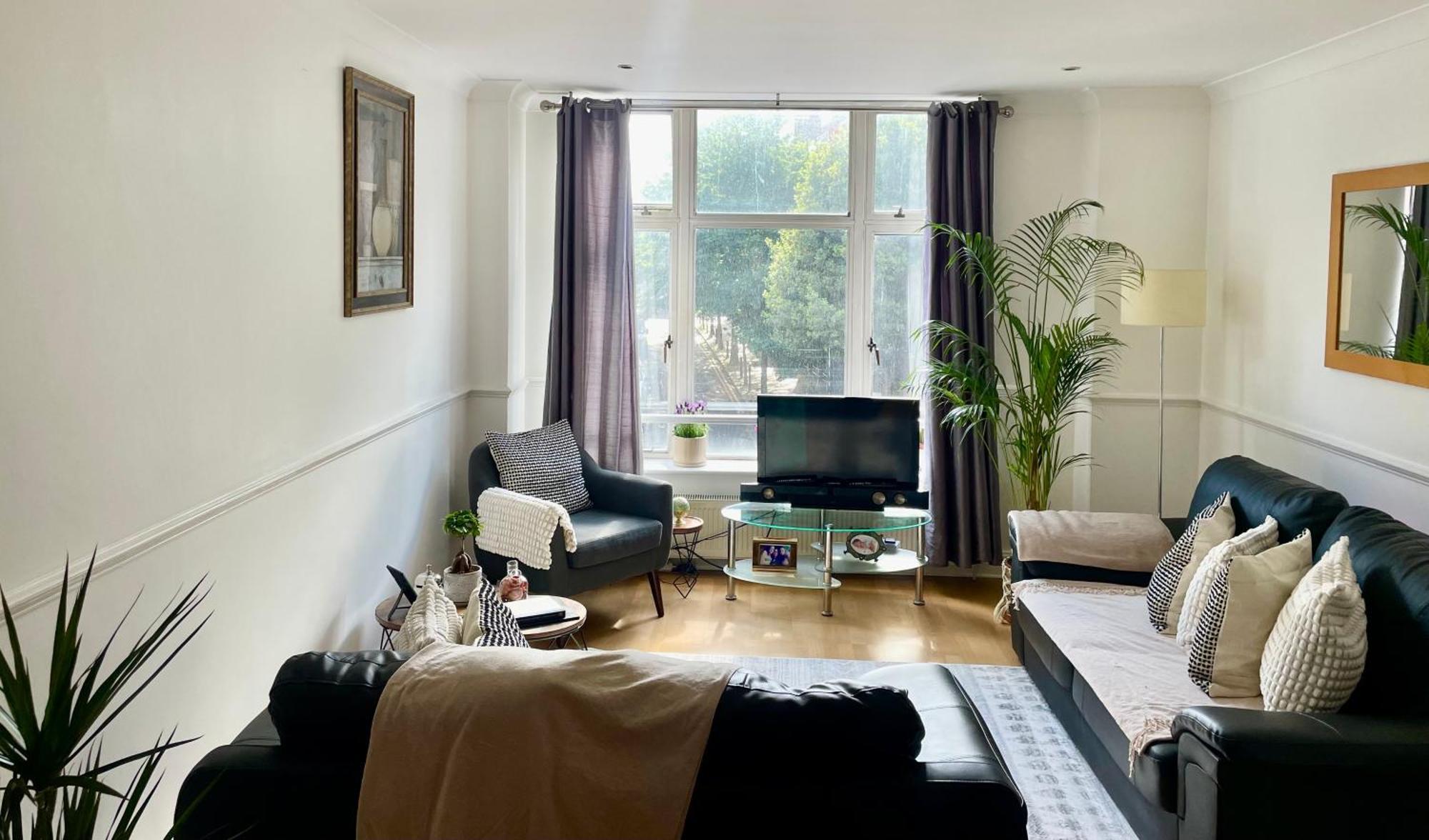 Double Bedroom In A Sharing Apartamento Londres