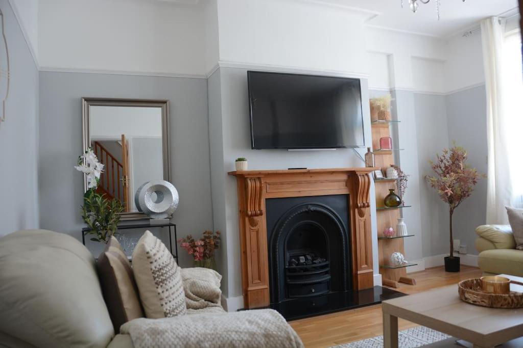 3 Bed House In The Heart Of Palmers Green, * Londres
