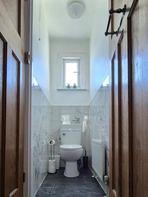 3 Bed House In The Heart Of Palmers Green, Сasa de vacaciones Londres