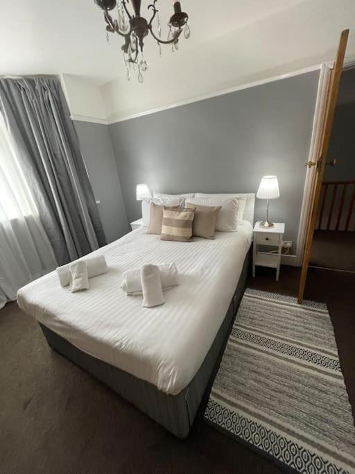 Сasa de vacaciones 3 Bed House In The Heart Of Palmers Green,
