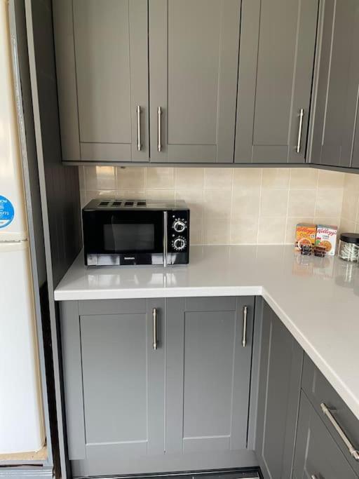 Сasa de vacaciones 3 Bed House In The Heart Of Palmers Green, Londres