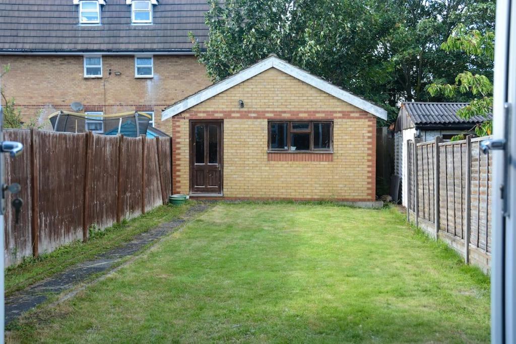 3 Bed House In The Heart Of Palmers Green, Сasa de vacaciones