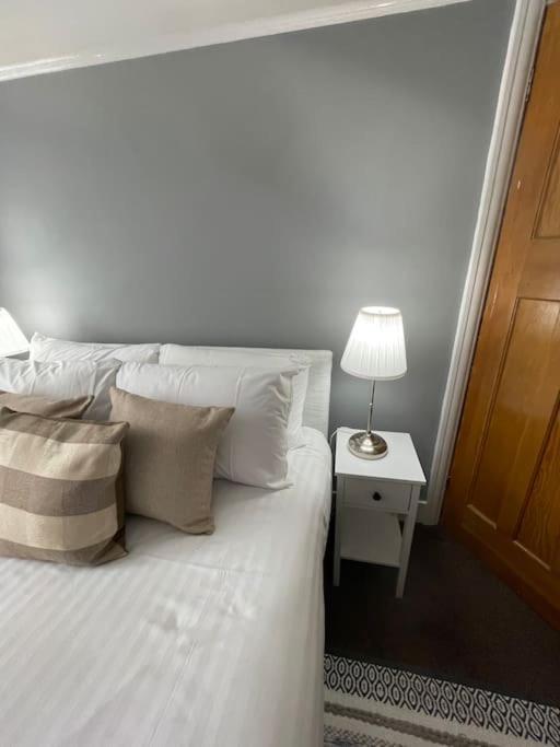 3 Bed House In The Heart Of Palmers Green, *