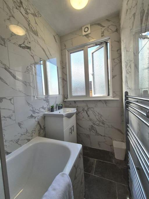 3 Bed House In The Heart Of Palmers Green, Сasa de vacaciones