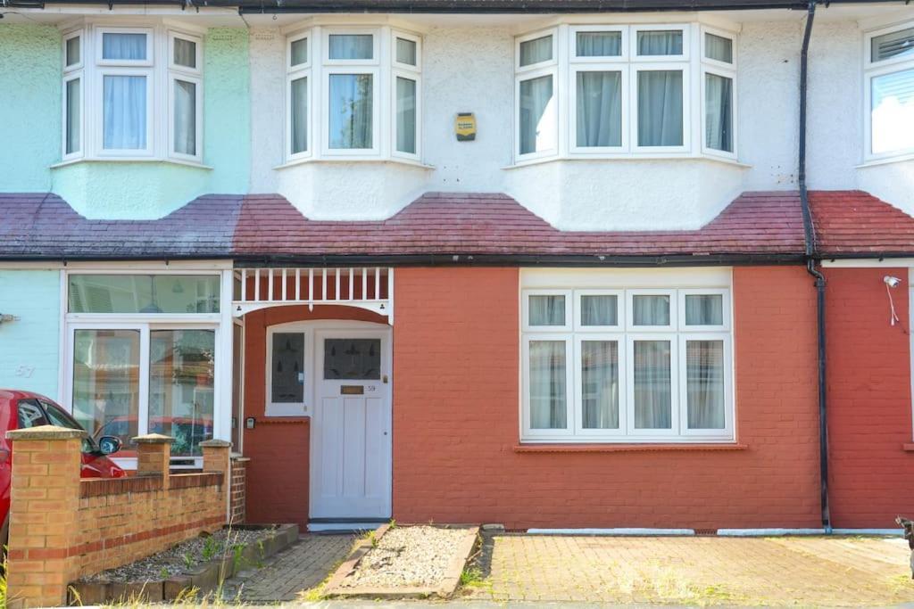 Сasa de vacaciones 3 Bed House In The Heart Of Palmers Green,