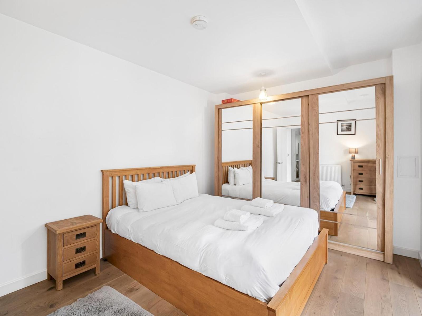Modern Flat With Balcony Pass The Keys Apartment London