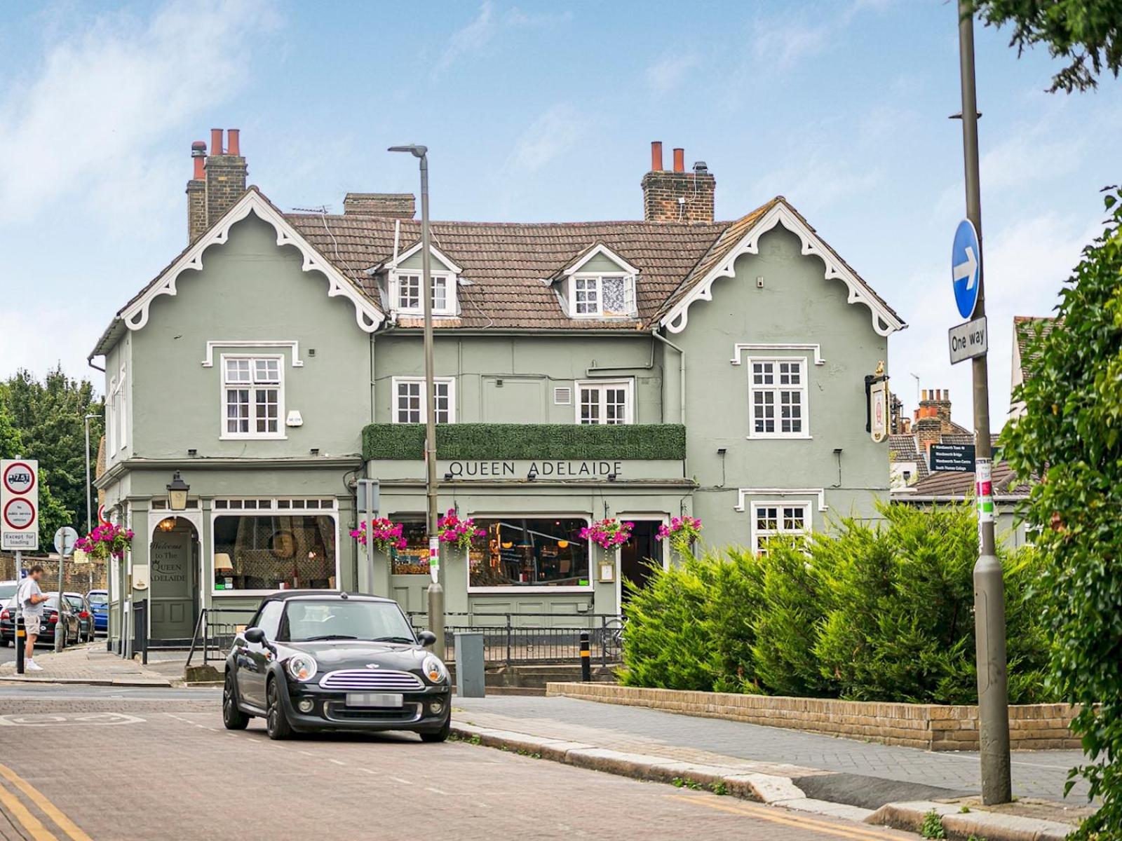 Elegant Big House In Wandsworth, Close To Clapham, Holiday home *