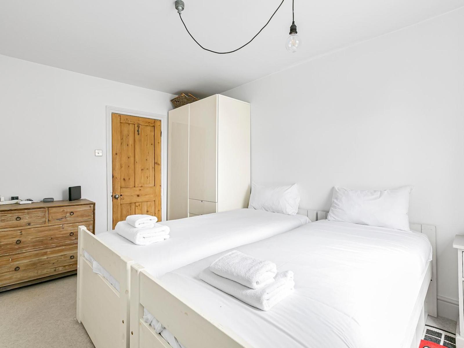 Elegant Big House In Wandsworth, Close To Clapham, Holiday home *