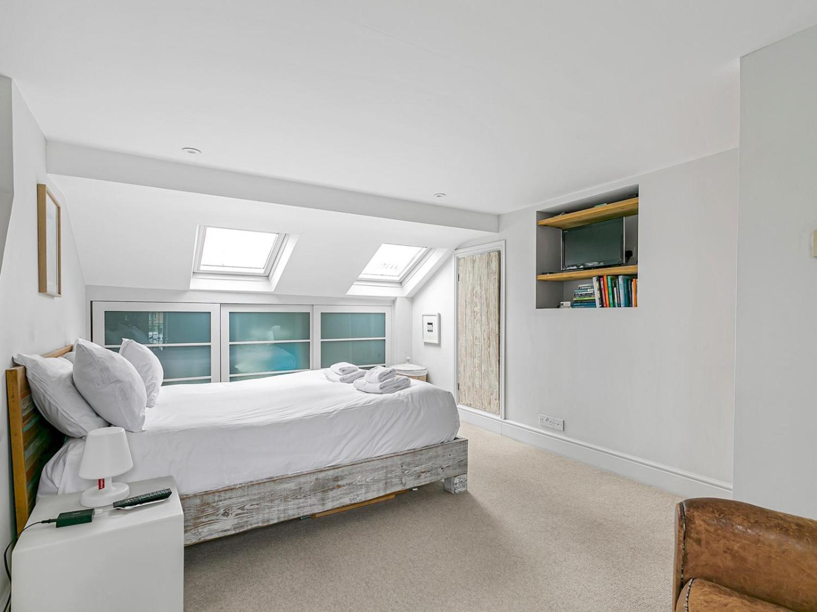 Elegant Big House In Wandsworth, Close To Clapham, Holiday home London