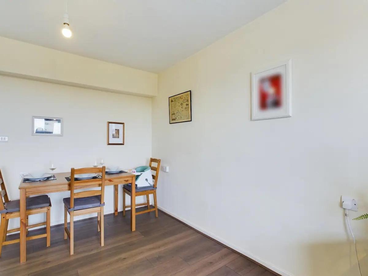 Lovely 1 Bedroom Serviced W Patio Sleeps 3 Pass The Keys * Londen