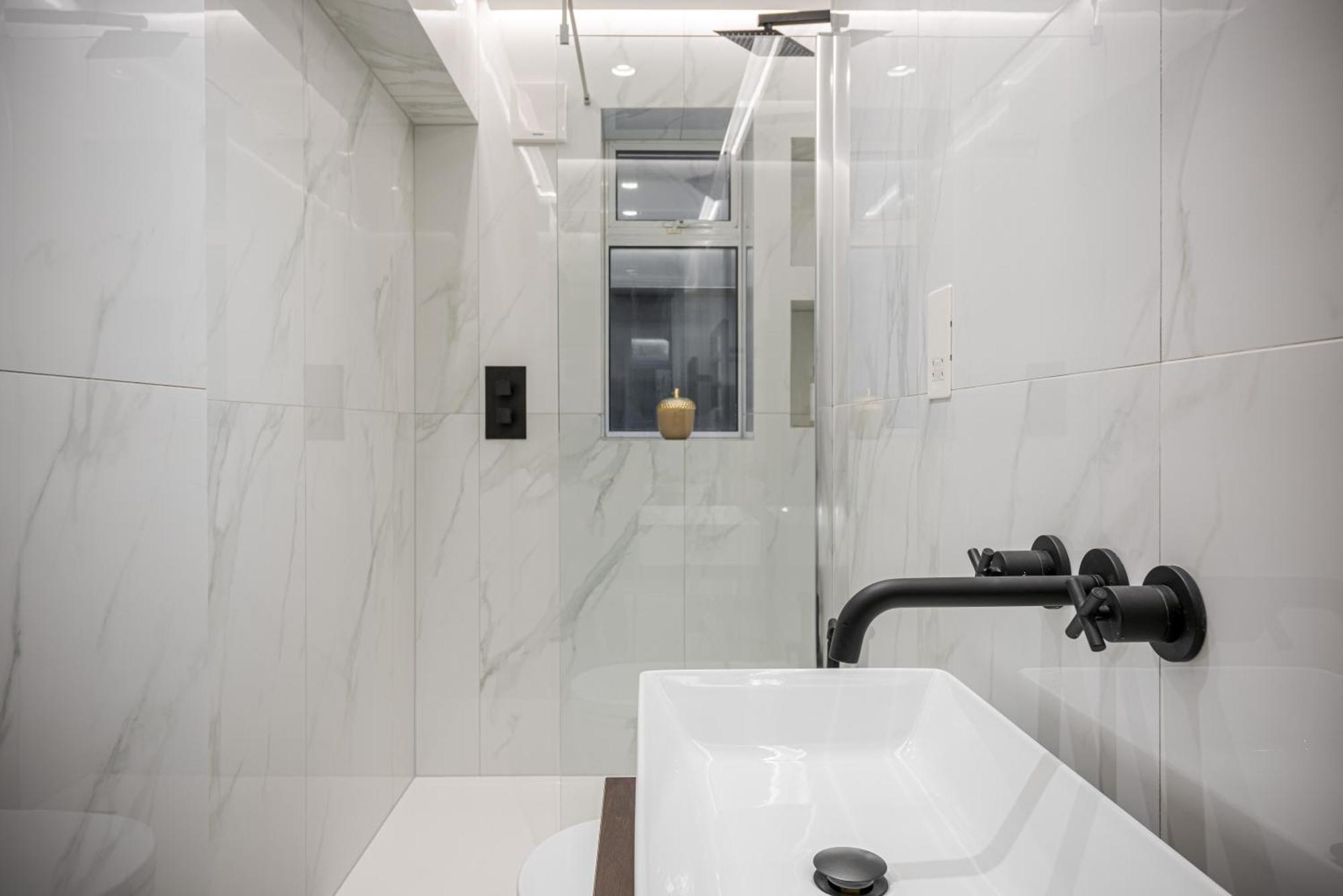 Stunning Flat Opposite Harrods Unbeatable Location & Elegance London