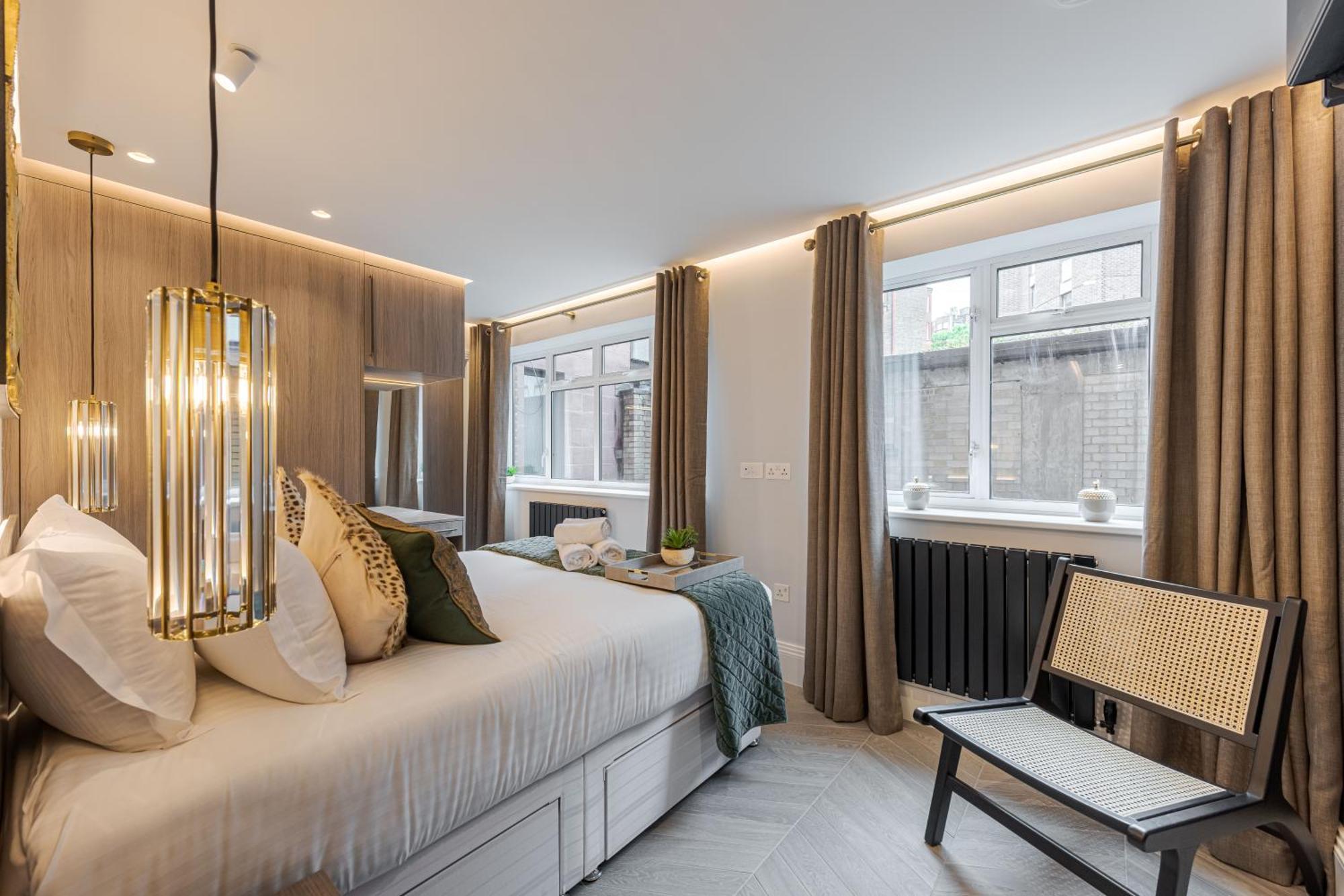 Stunning Flat Opposite Harrods Unbeatable Location & Elegance London