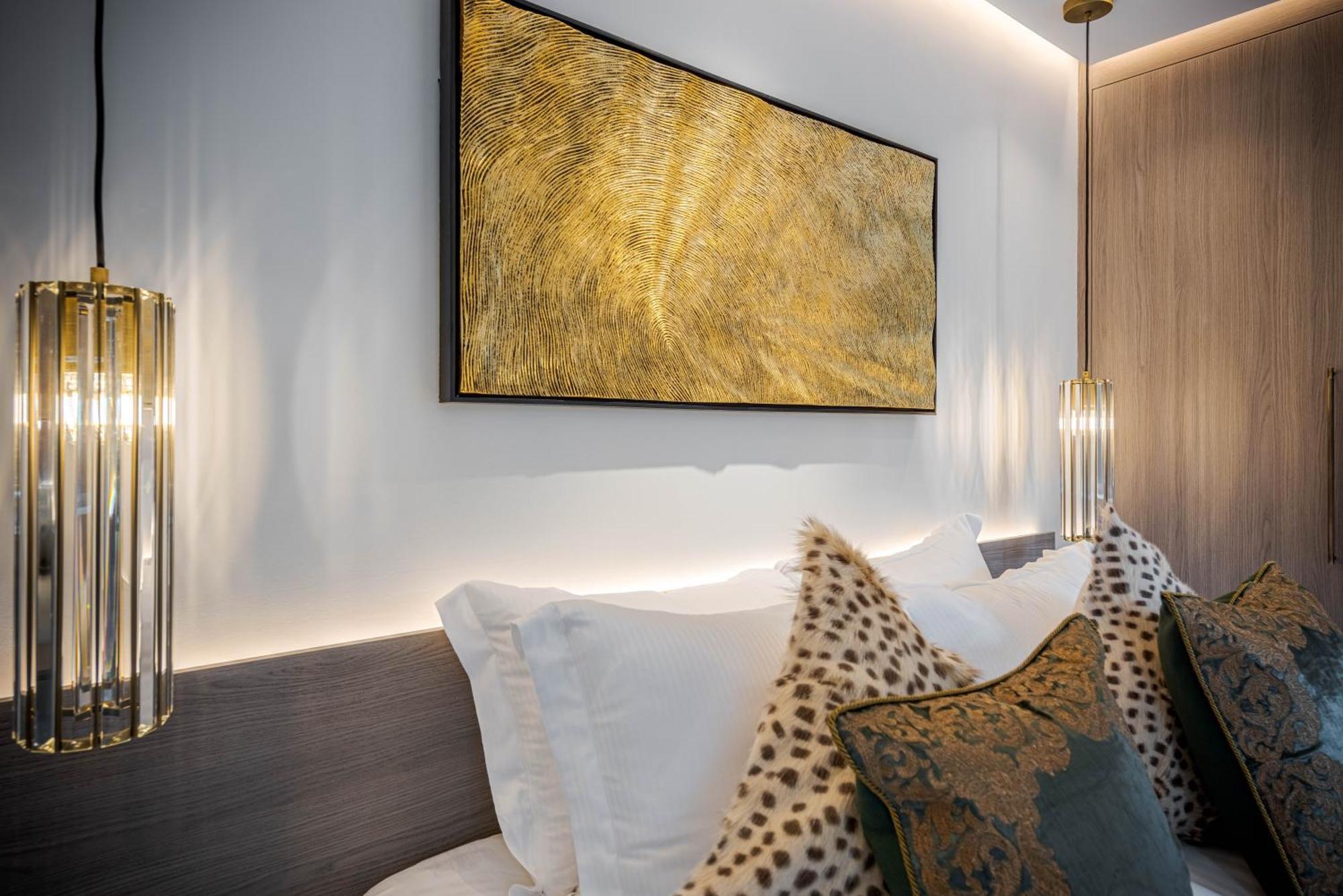 Stunning Flat Opposite Harrods Unbeatable Location & Elegance * London