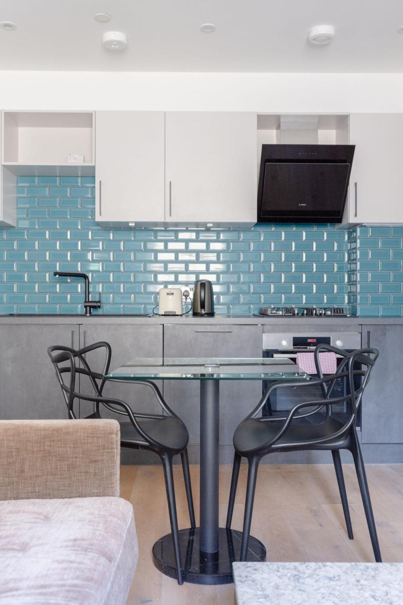 Refurbished Kensington With Balcony Near Tube Apartment *