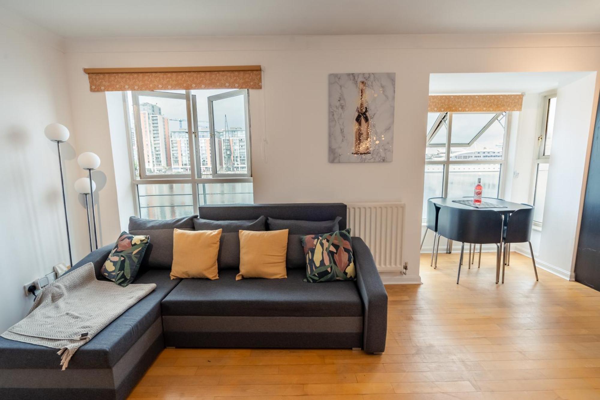 Excel Riverview Luxury -sleep 6- Free Parking- Playstation 4 Appartement *