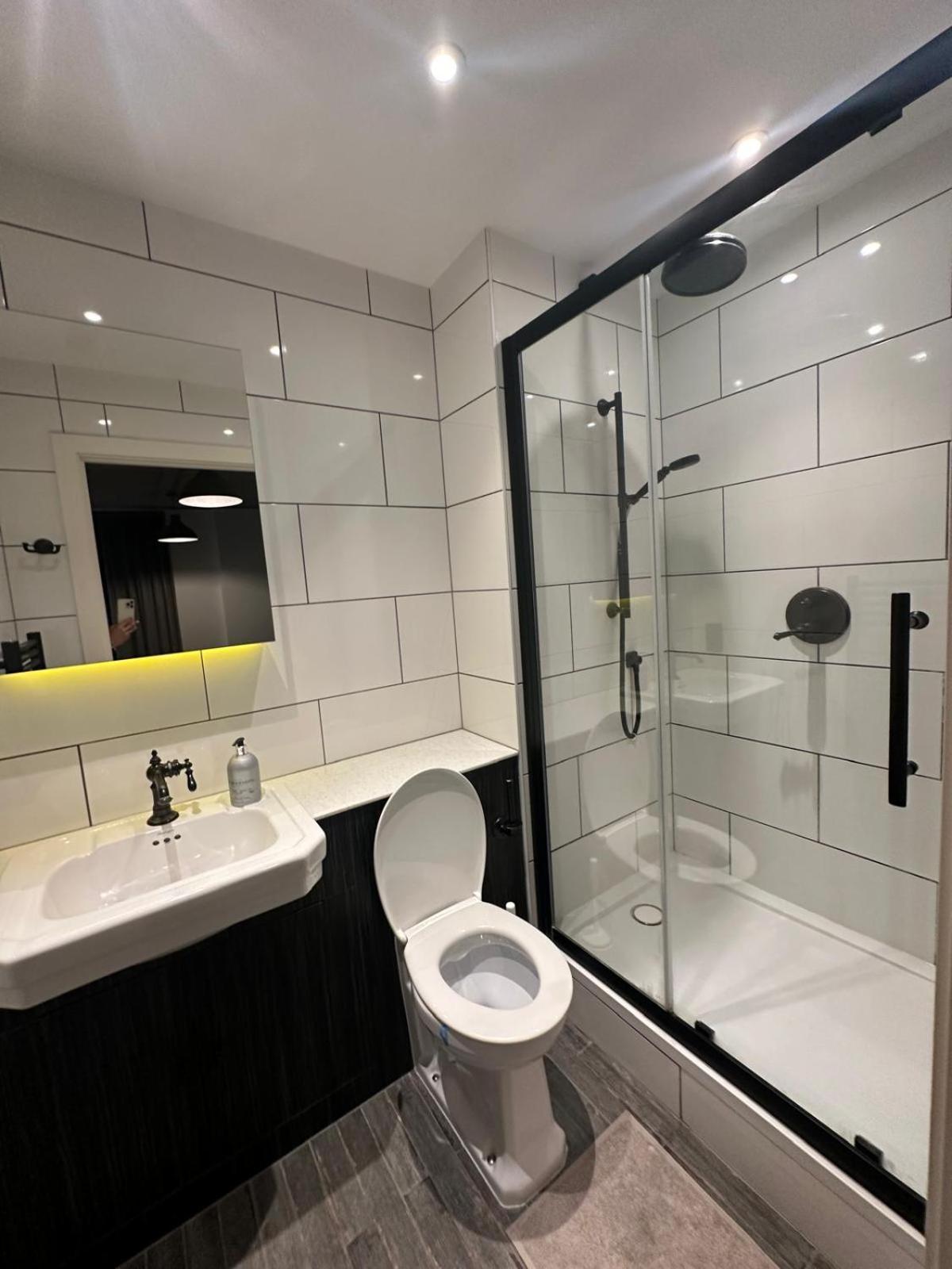 Stylish Two Bedroom Apartment! Apartamento Londres