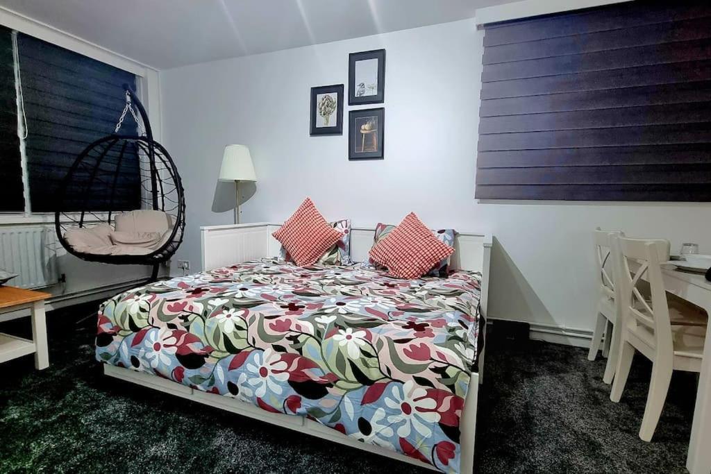 1 Bed Flat With Free Parking In E13 Londen