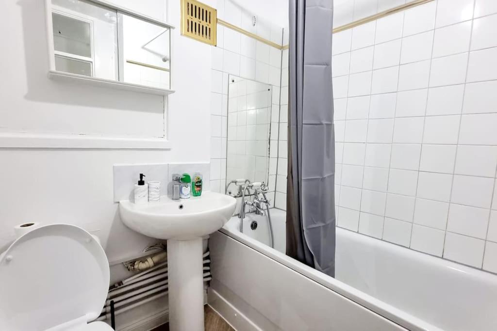 Appartement 1 Bed Flat With Free Parking In E13