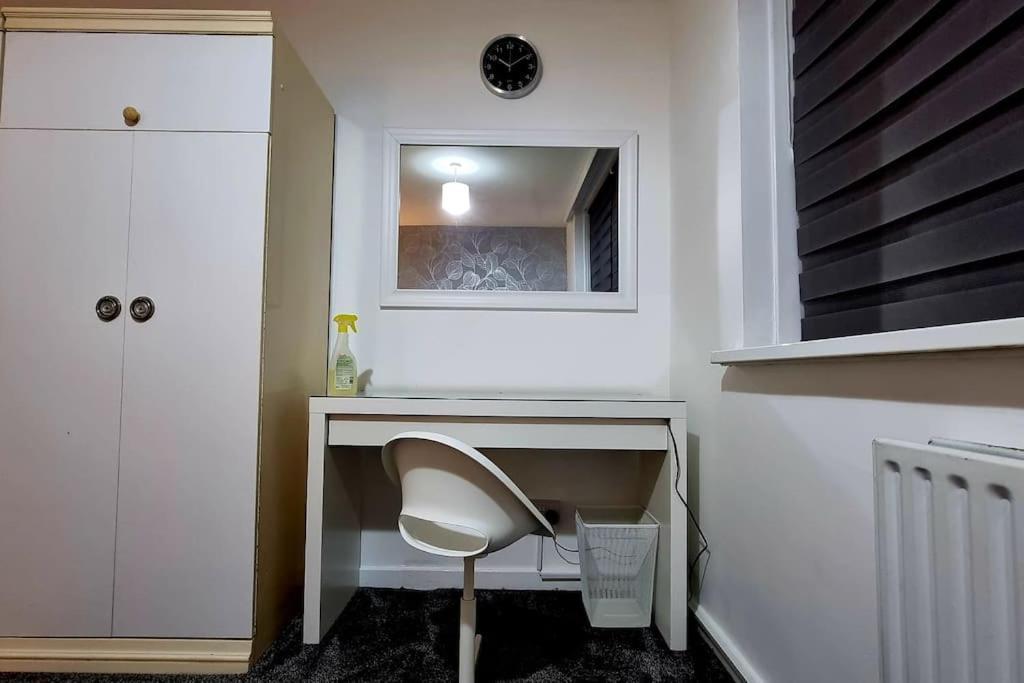 1 Bed Flat With Free Parking In E13 Appartement *