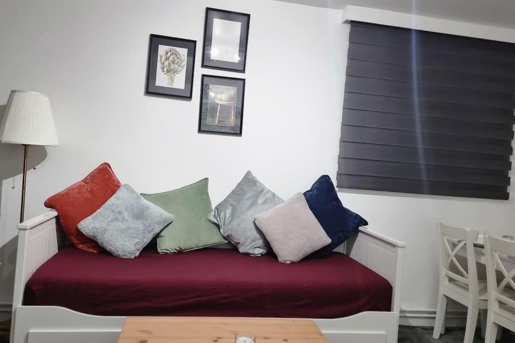 1 Bed Flat With Free Parking In E13 Appartement