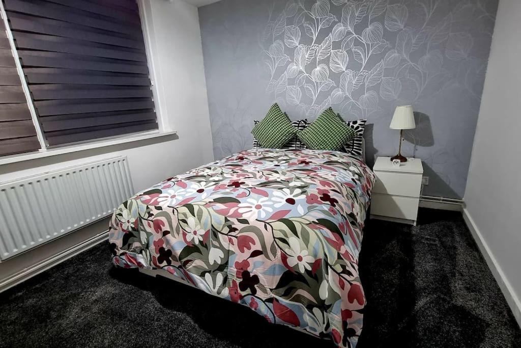 1 Bed Flat With Free Parking In E13 Appartement *