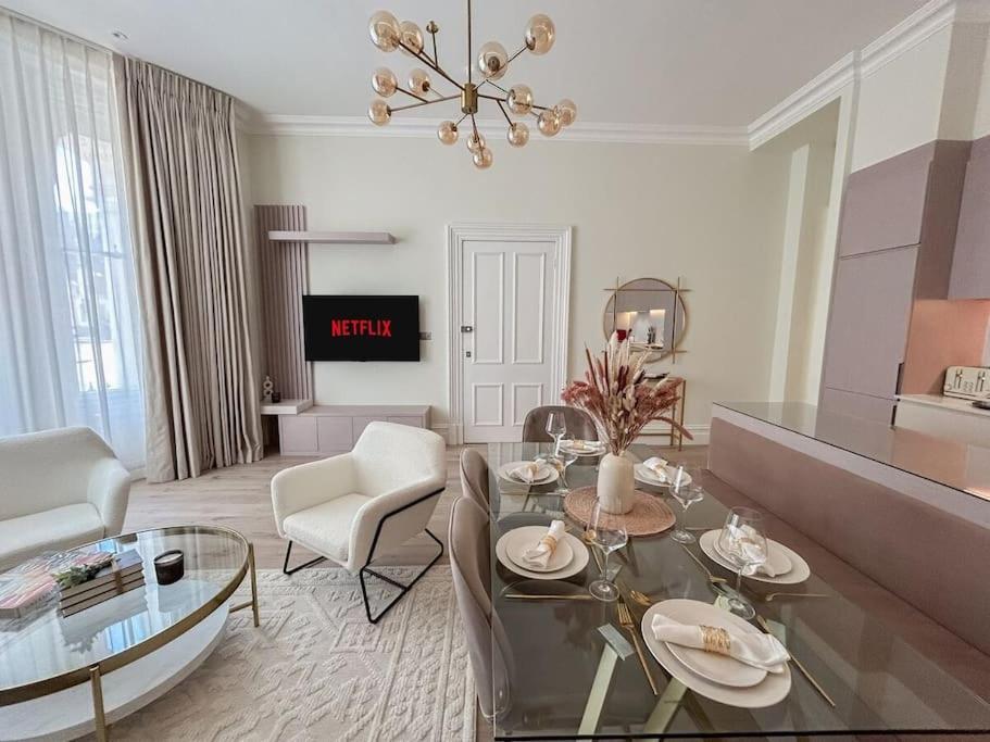 Stylish 2 Bed Flat On The Iconic Gloucester Road * London