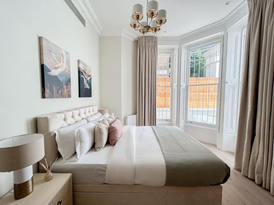 Stylish 2 Bed Flat On The Iconic Gloucester Road Apartment