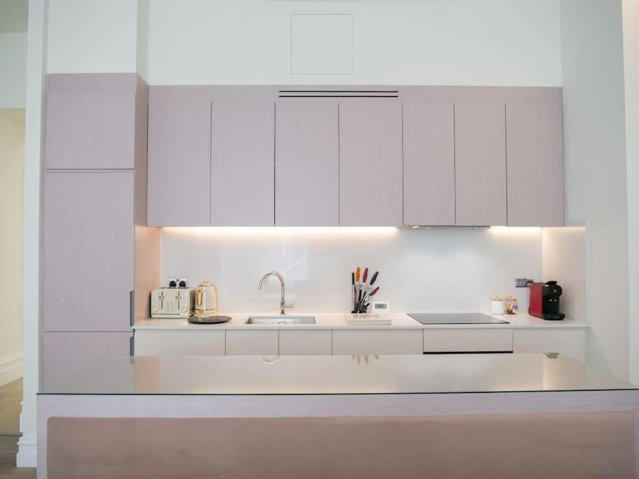 Stylish 2 Bed Flat On The Iconic Gloucester Road Apartment London