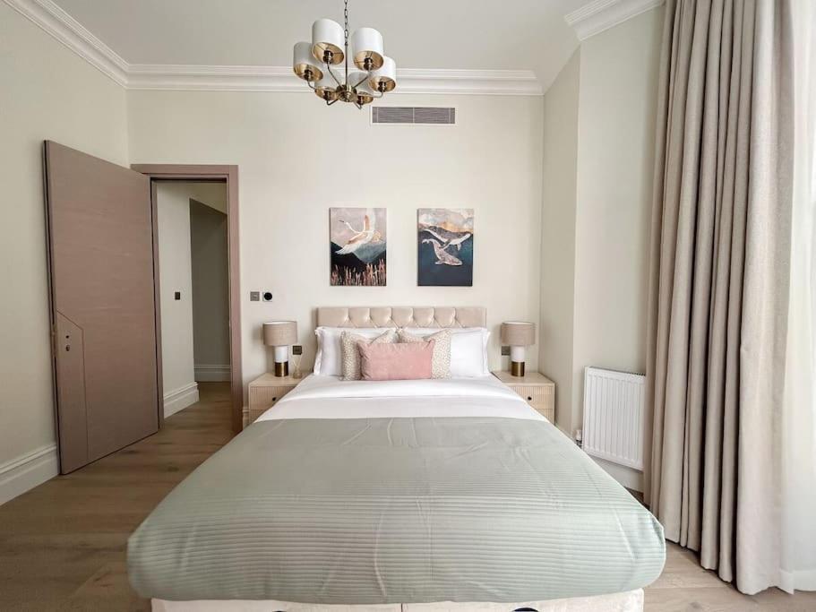 Stylish 2 Bed Flat On The Iconic Gloucester Road Apartment