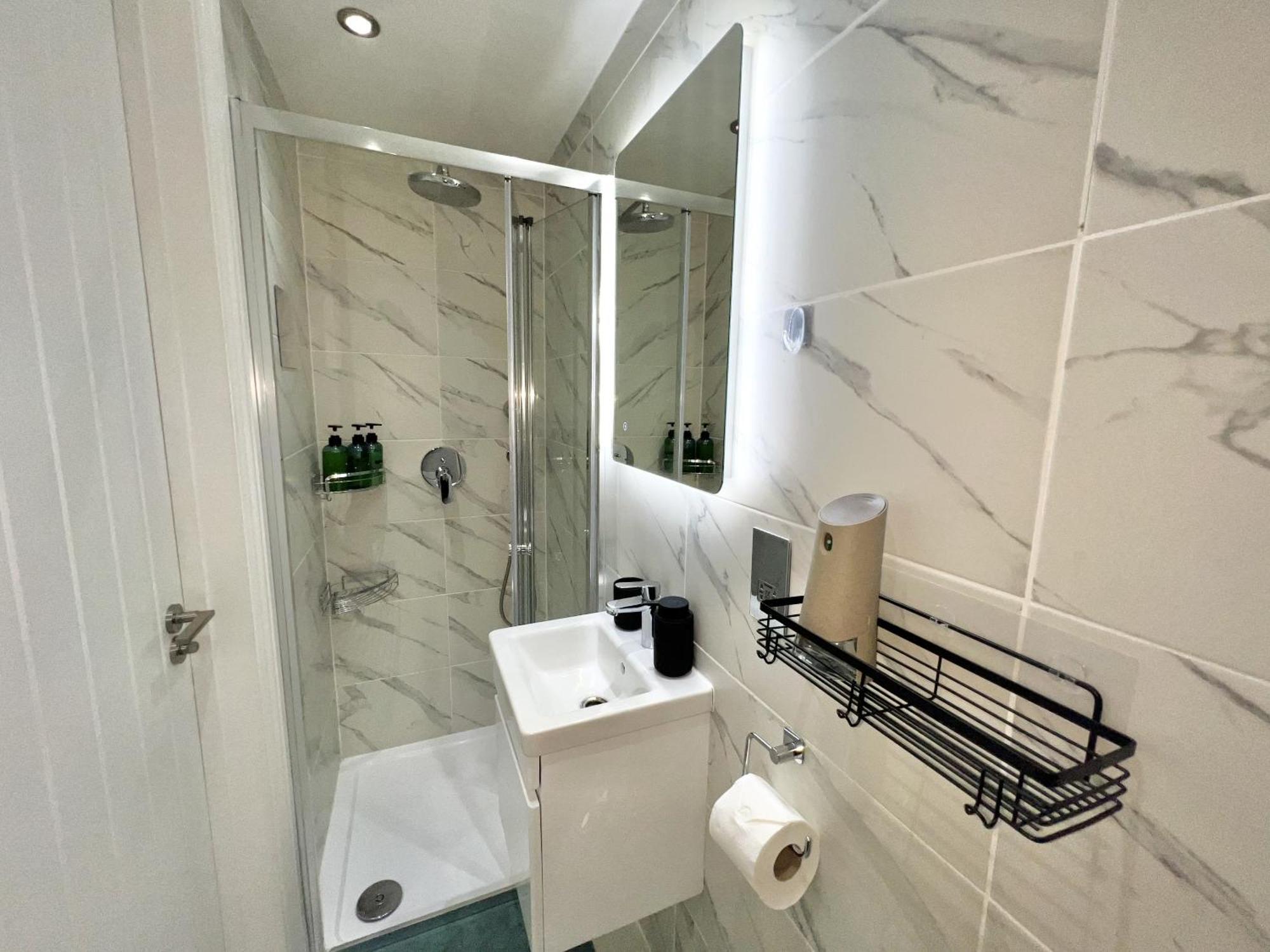Holiday home Charming 3-bed Flat In Shepherds Bush - Sleeps 9 London