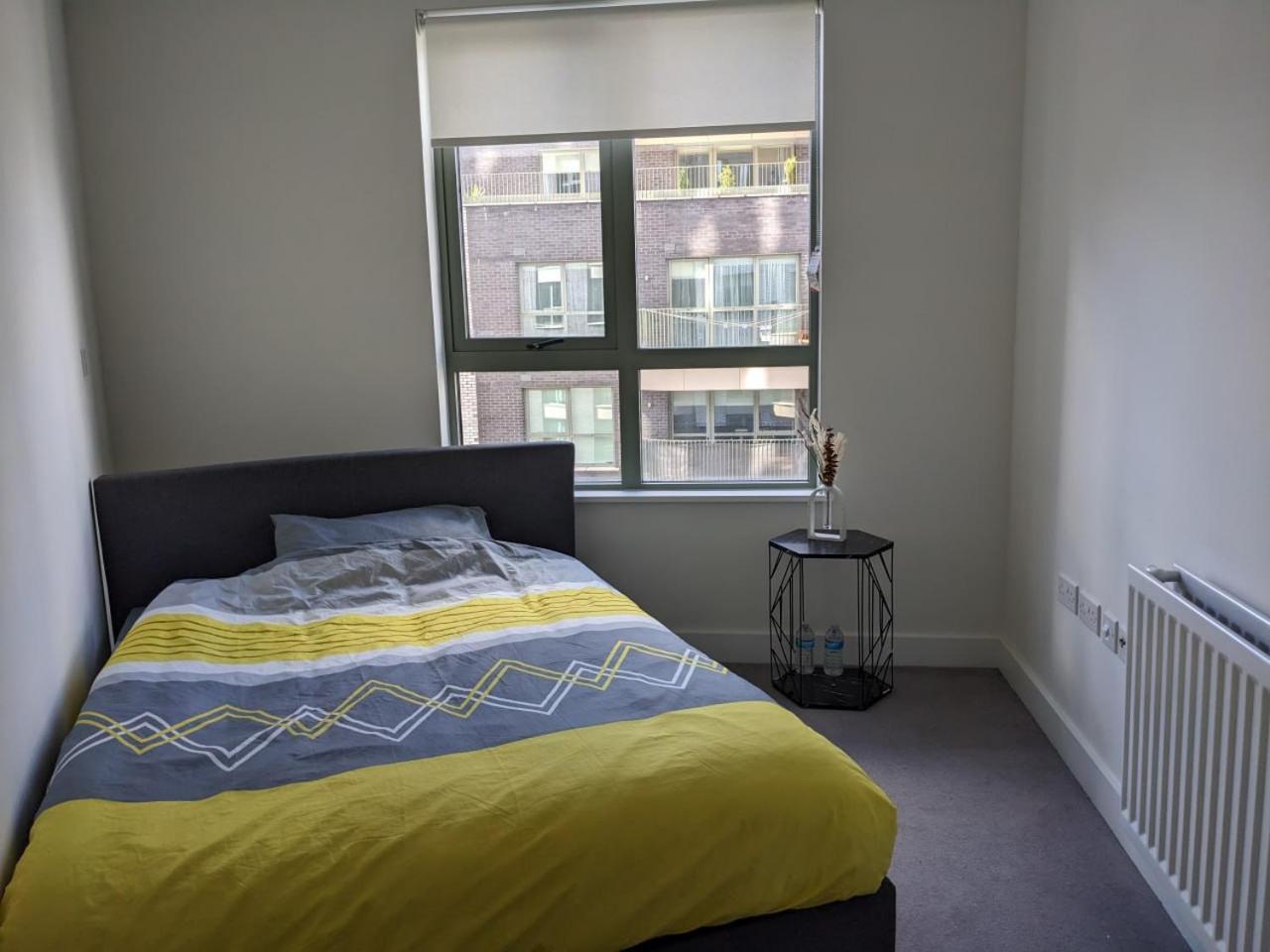 Apartment Raintree Village London