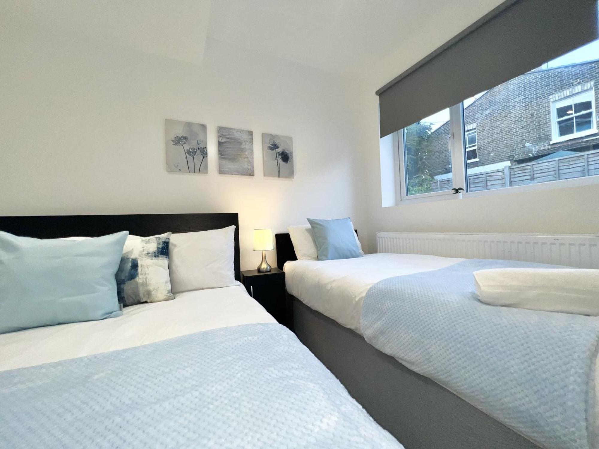 Charming 3-bed Flat In Shepherds Bush - Sleeps 9