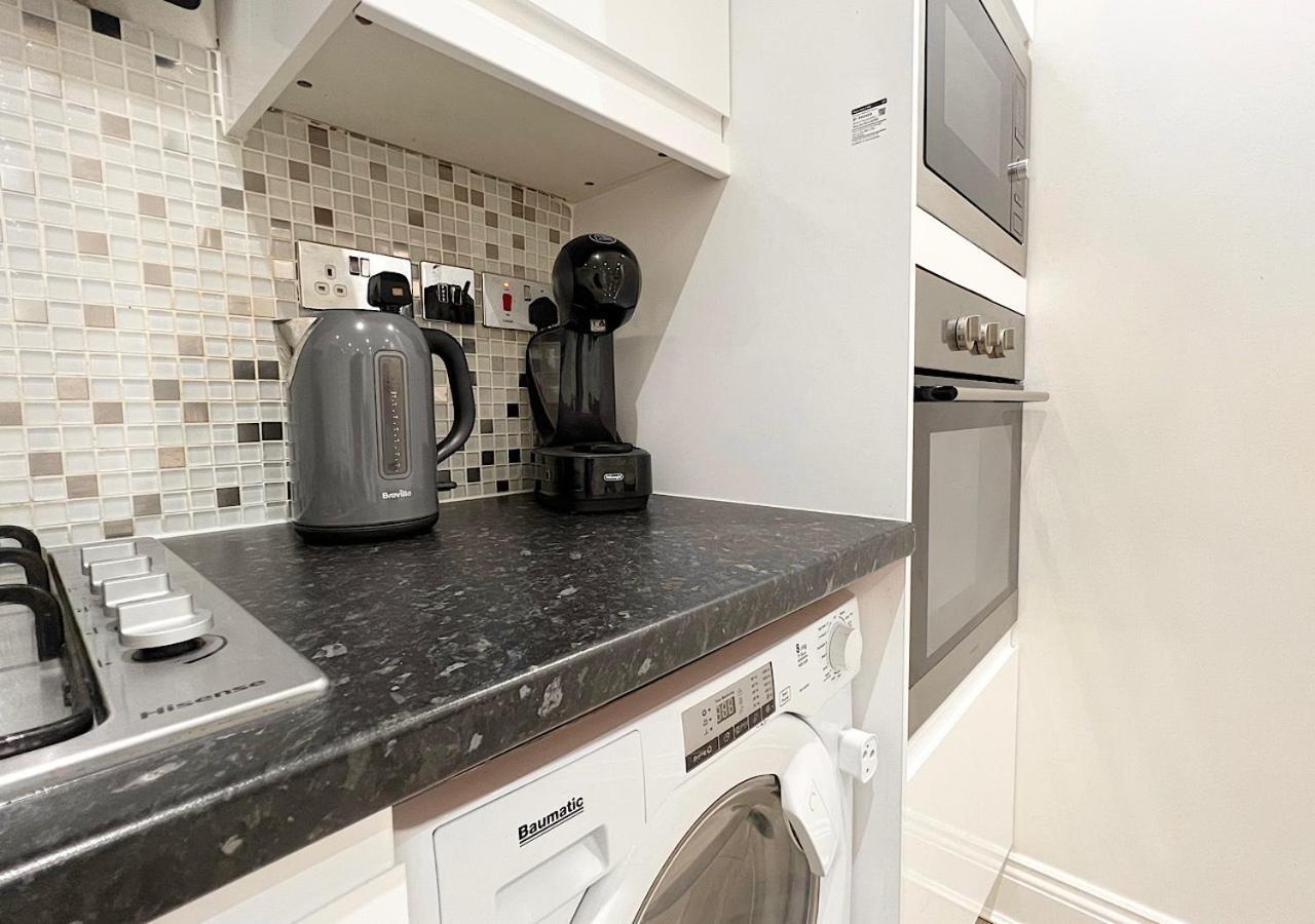 Holiday home Charming 3-bed Flat In Shepherds Bush - Sleeps 9 *