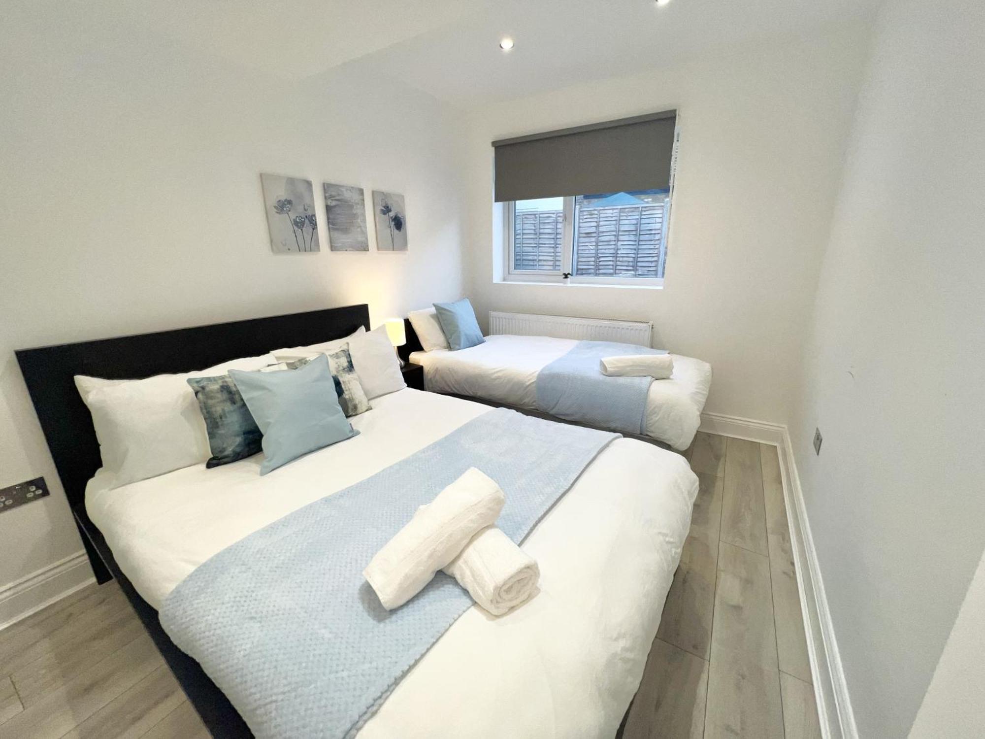 Charming 3-bed Flat In Shepherds Bush - Sleeps 9 London