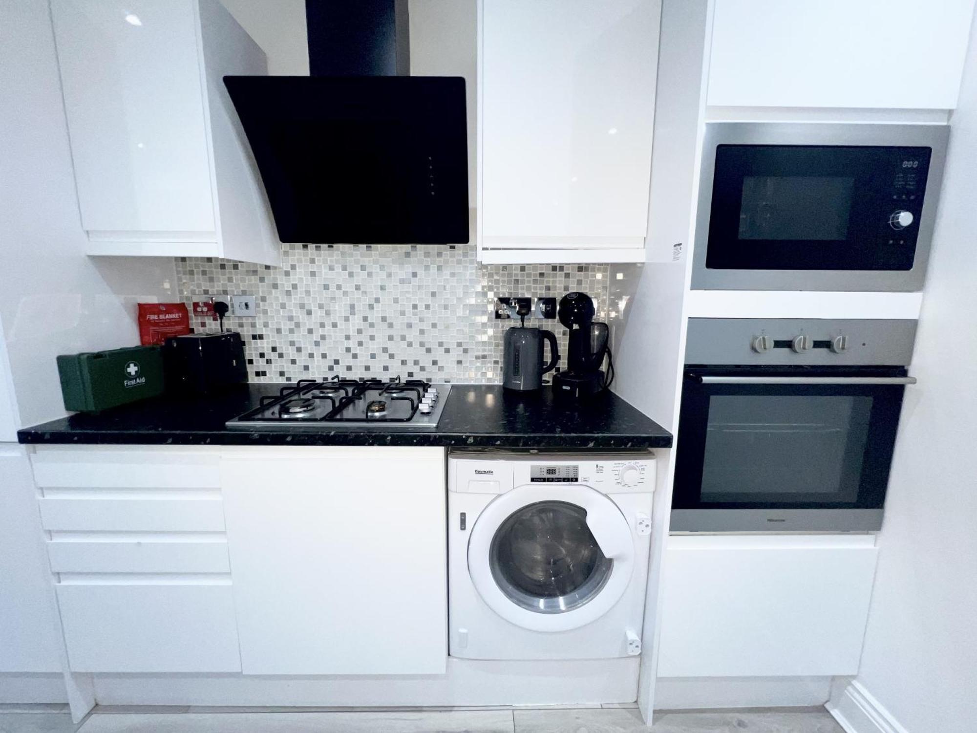 Charming 3-bed Flat In Shepherds Bush - Sleeps 9 London
