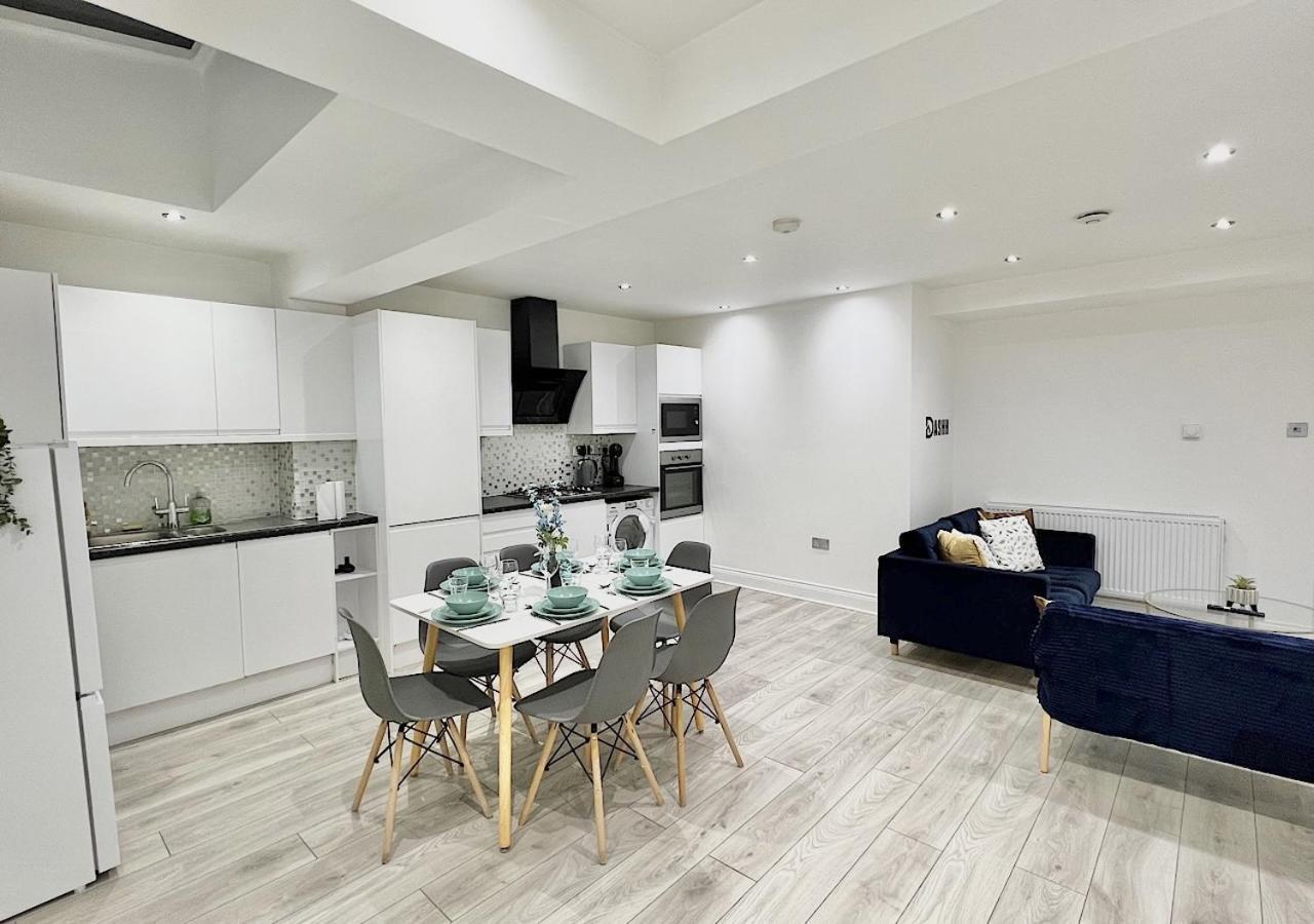 Charming 3-bed Flat In Shepherds Bush - Sleeps 9 *