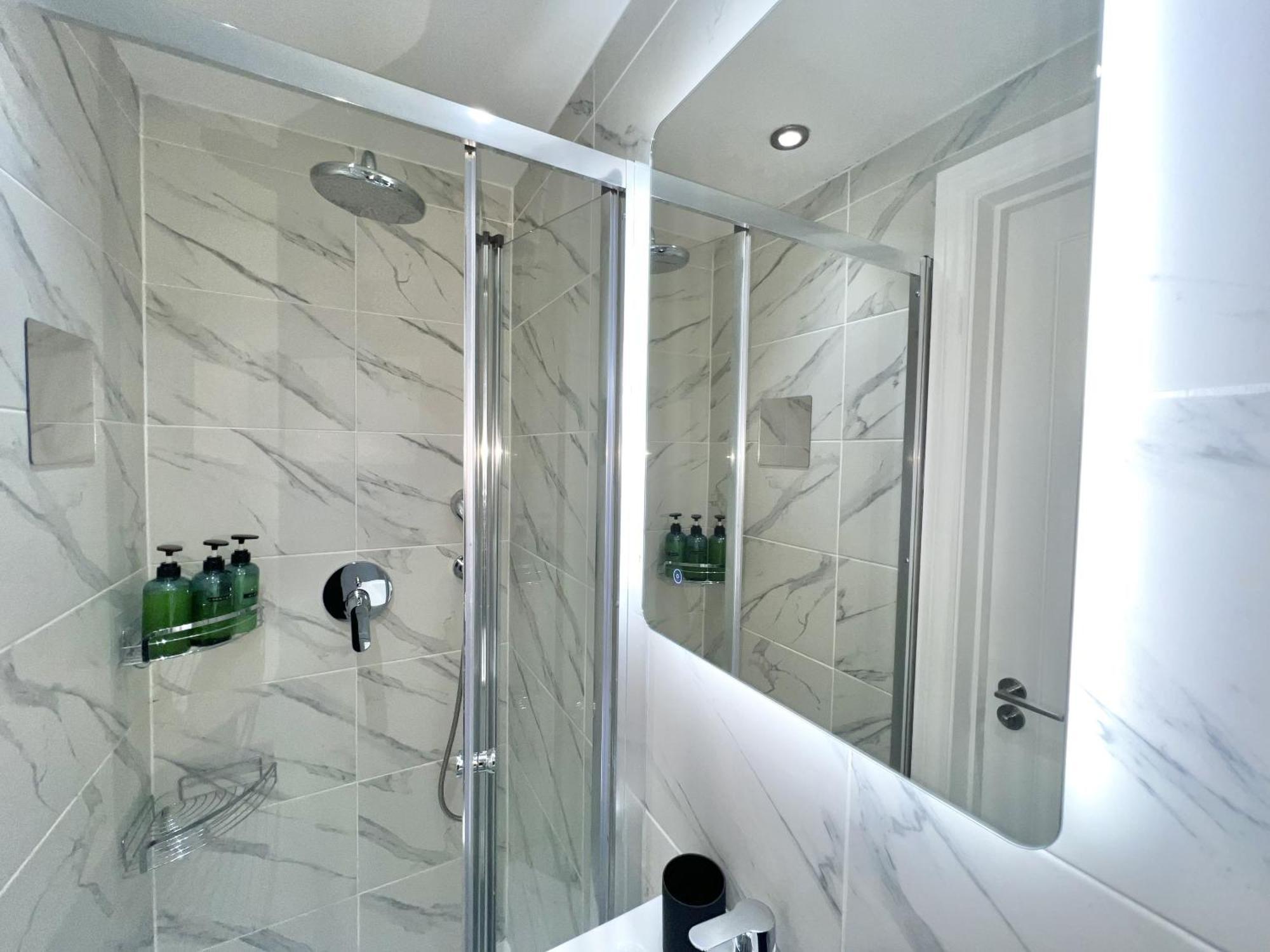 Holiday home Charming 3-bed Flat In Shepherds Bush - Sleeps 9