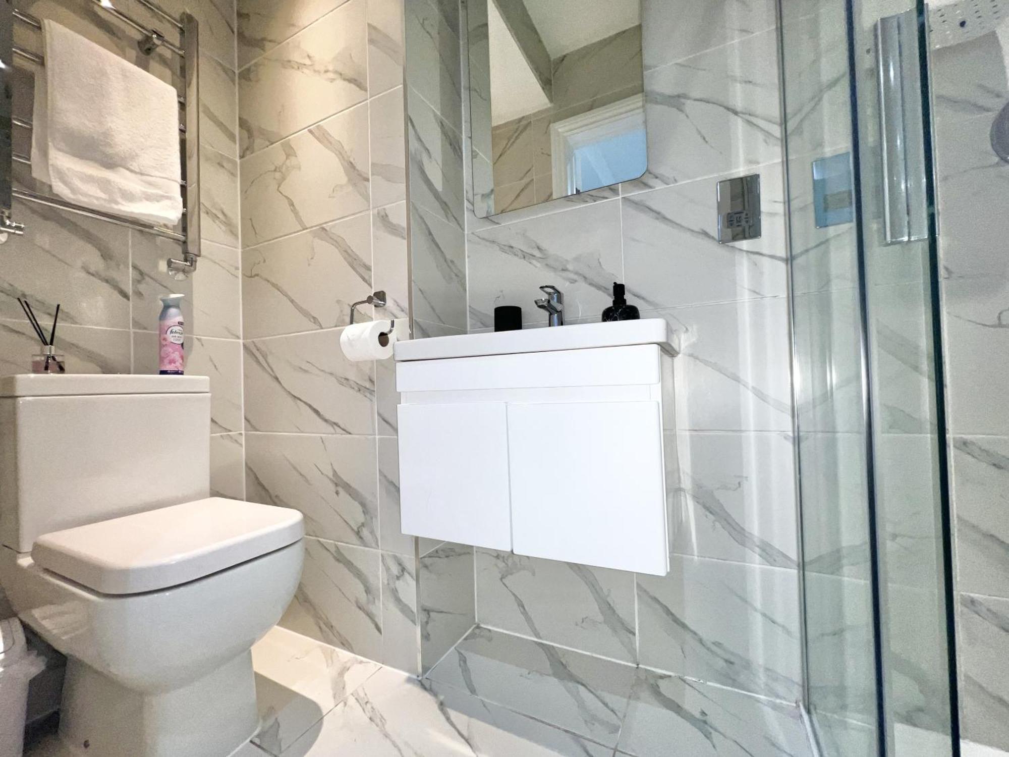 Holiday home Charming 3-bed Flat In Shepherds Bush - Sleeps 9 London