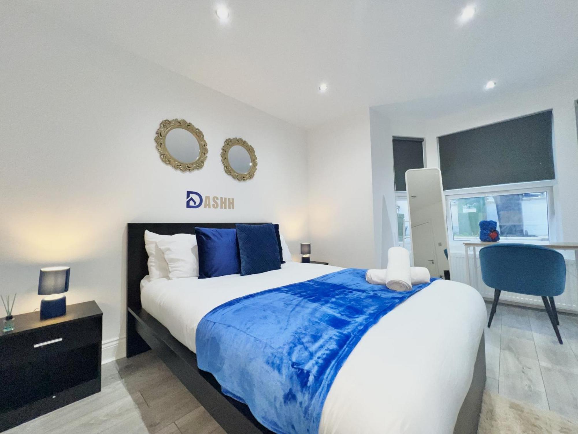 Charming 3-bed Flat In Shepherds Bush - Sleeps 9 Holiday home London