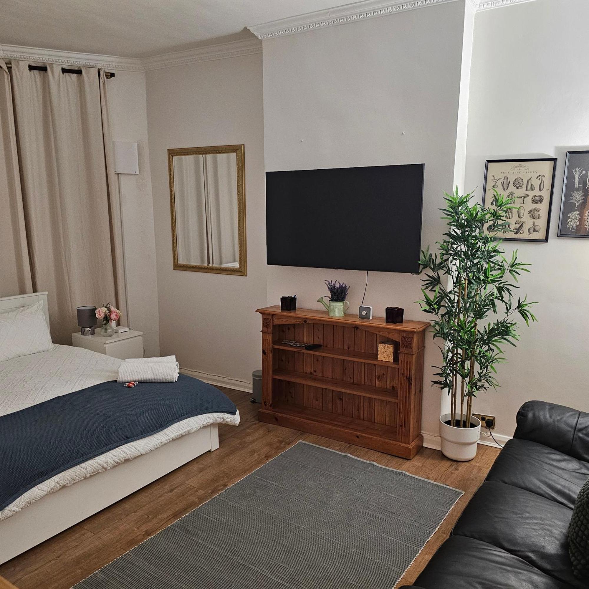Spacious Flat In Apartment London