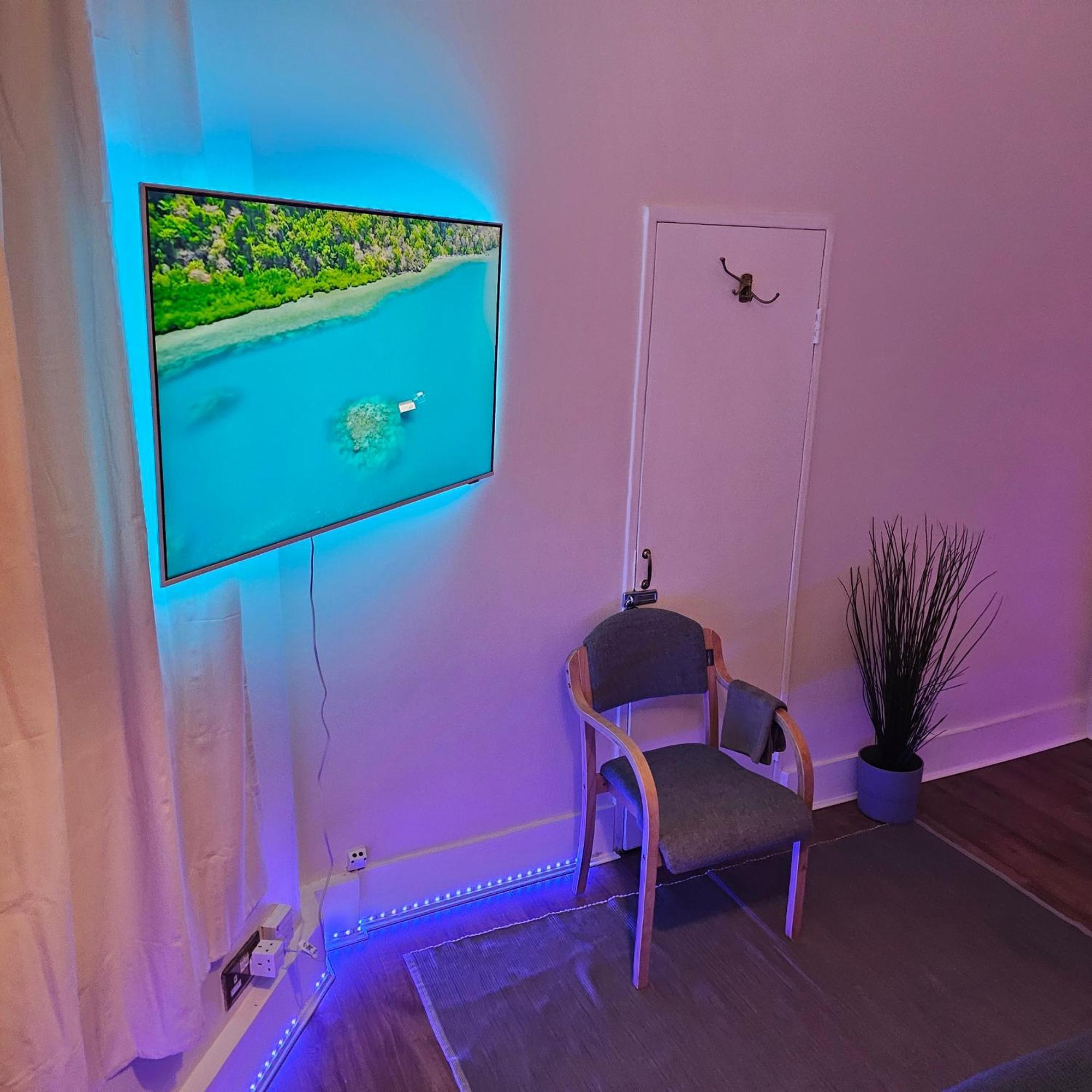 Spacious Flat In Apartment *