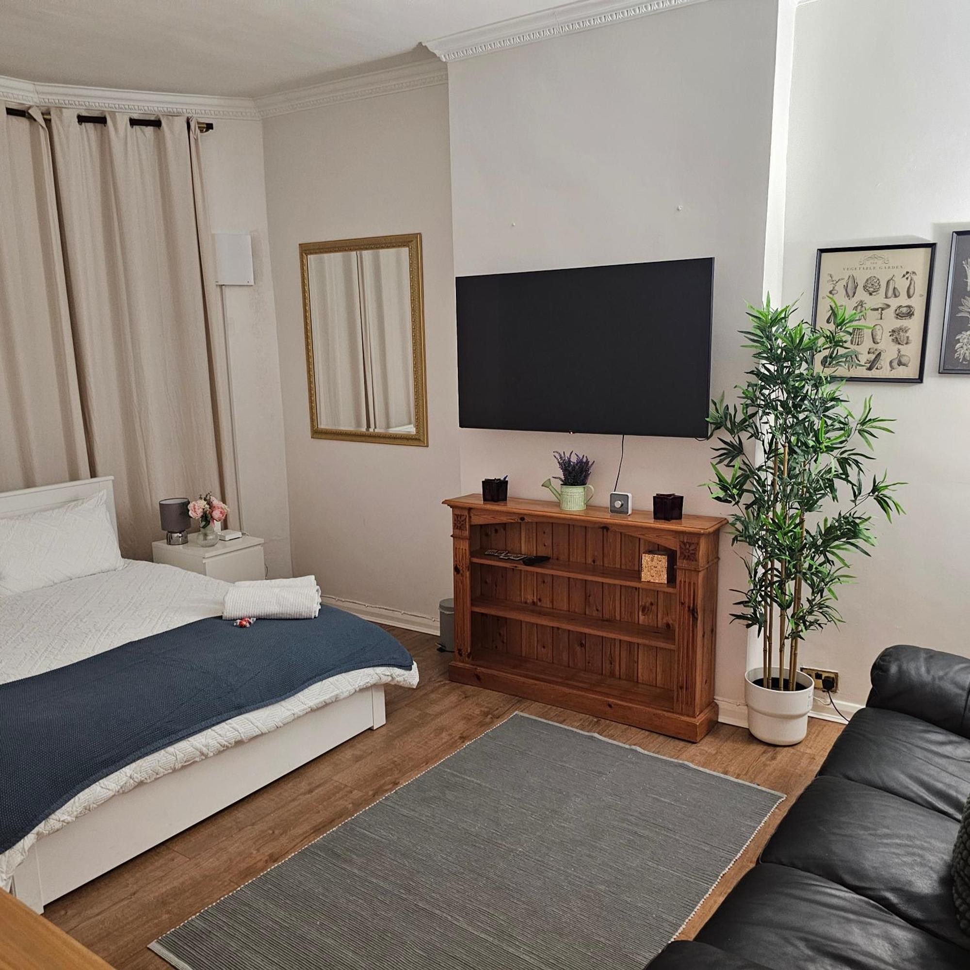 Spacious Flat In