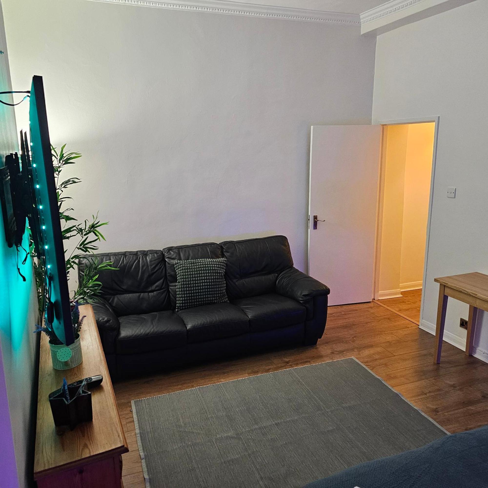 Spacious Flat In Apartment London