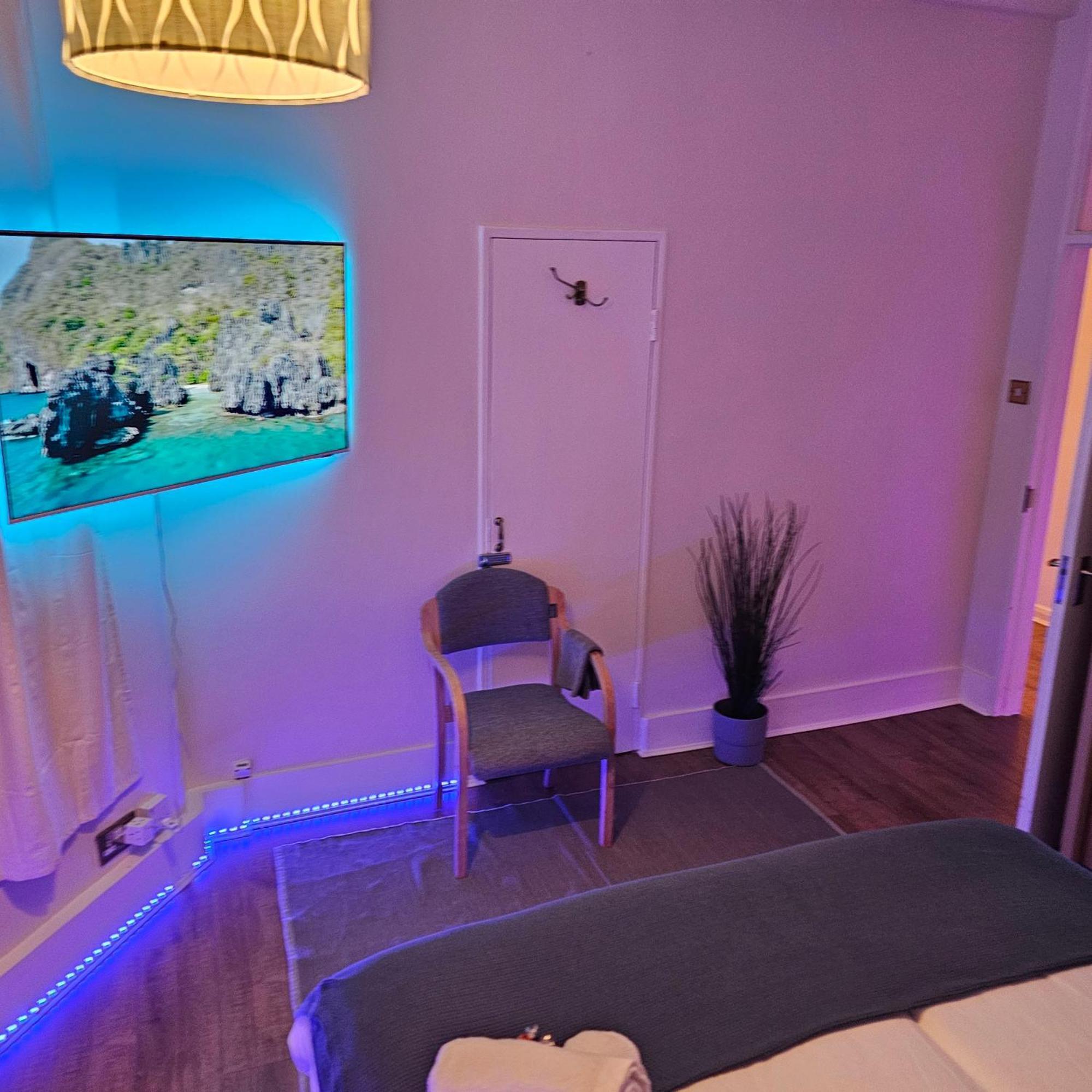 Spacious Flat In * London