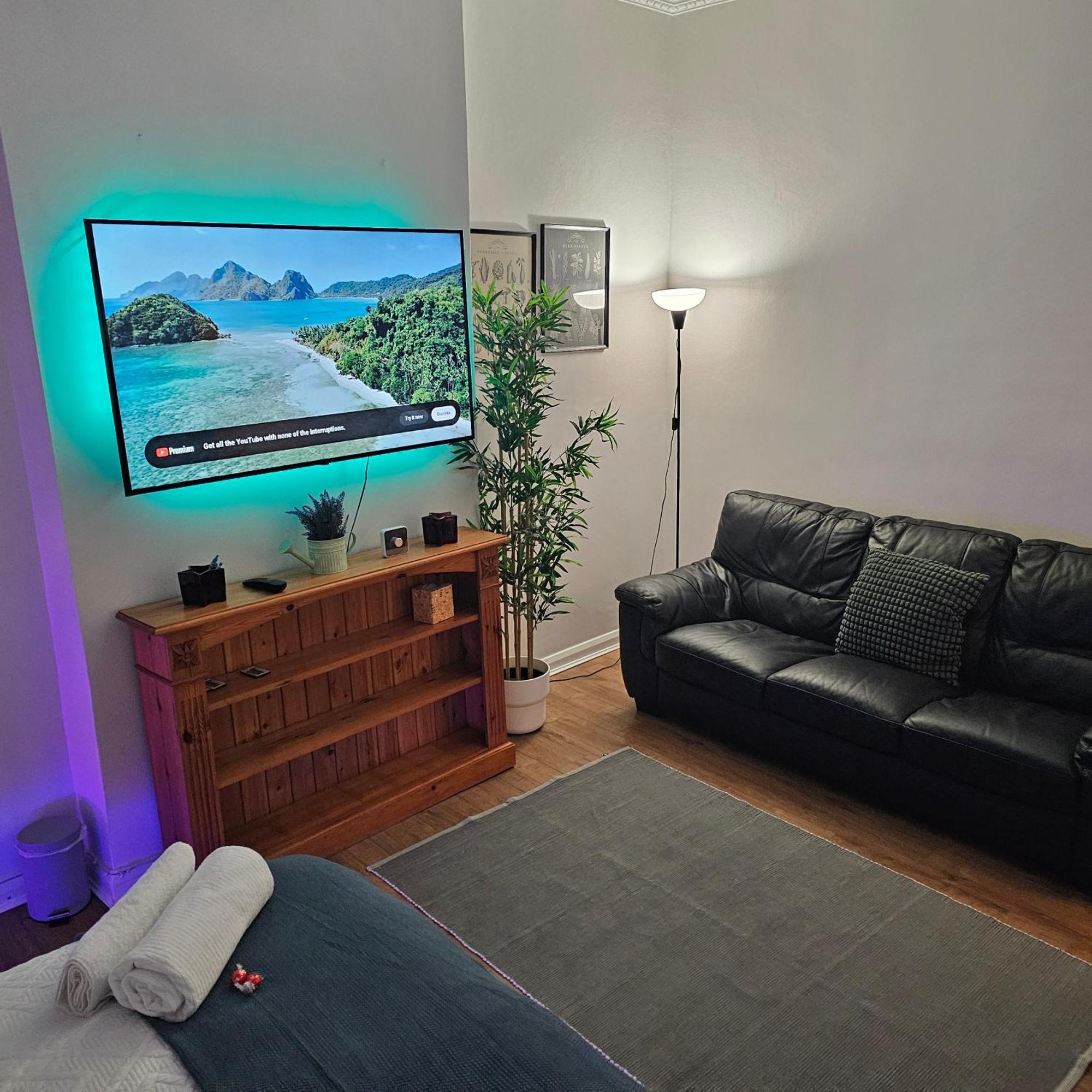 Spacious Flat In Apartment *