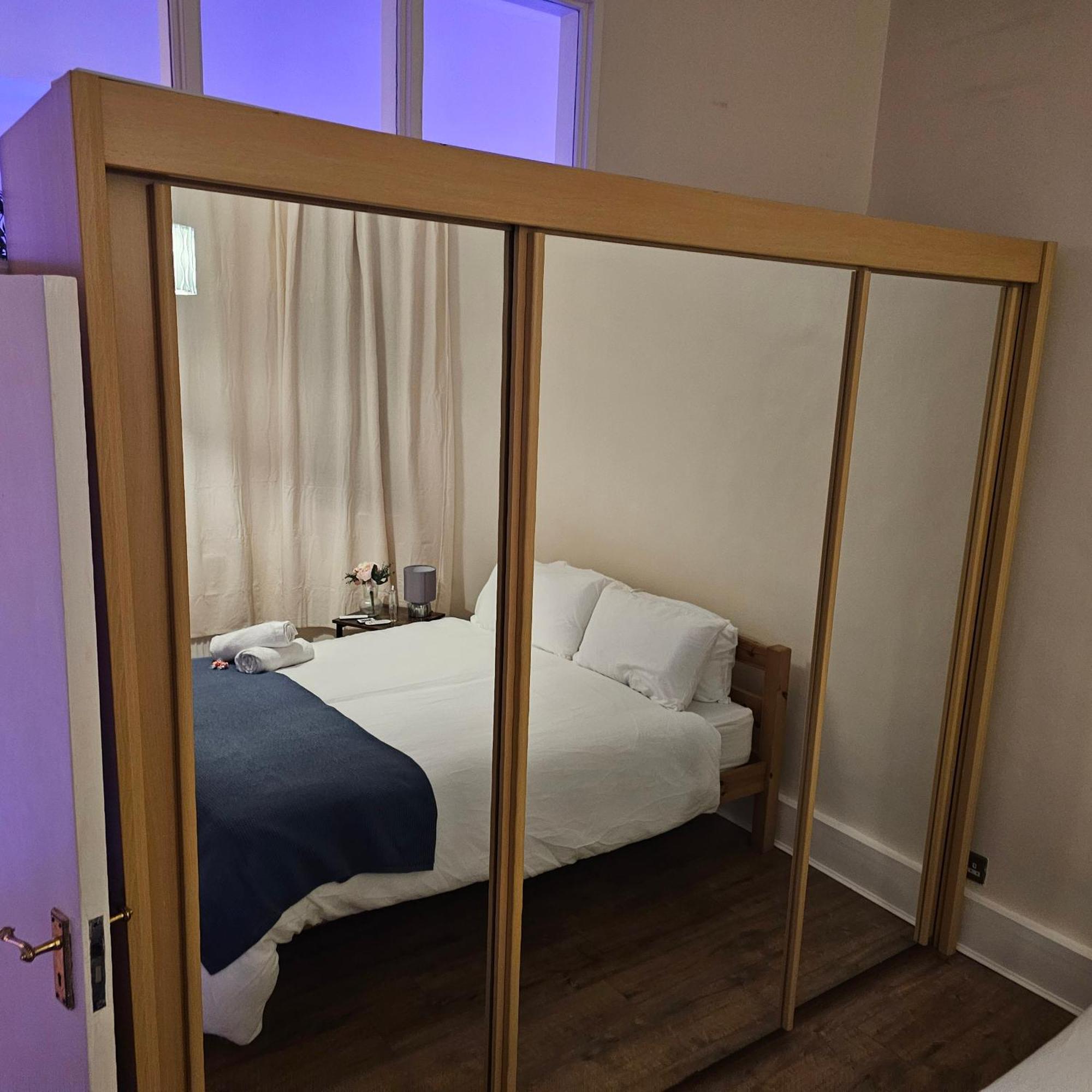 Spacious Flat In Apartment London