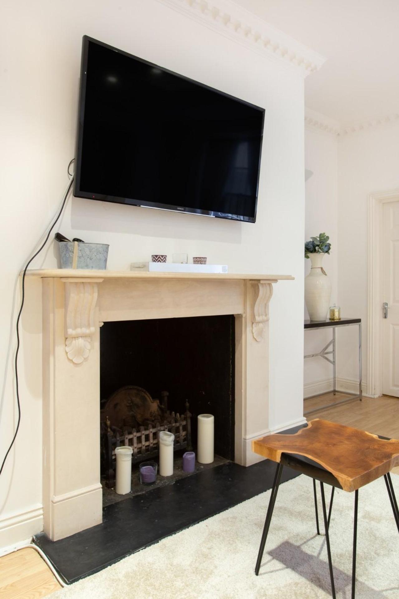 Spacious 1 Bed Sloane Square Apartment London