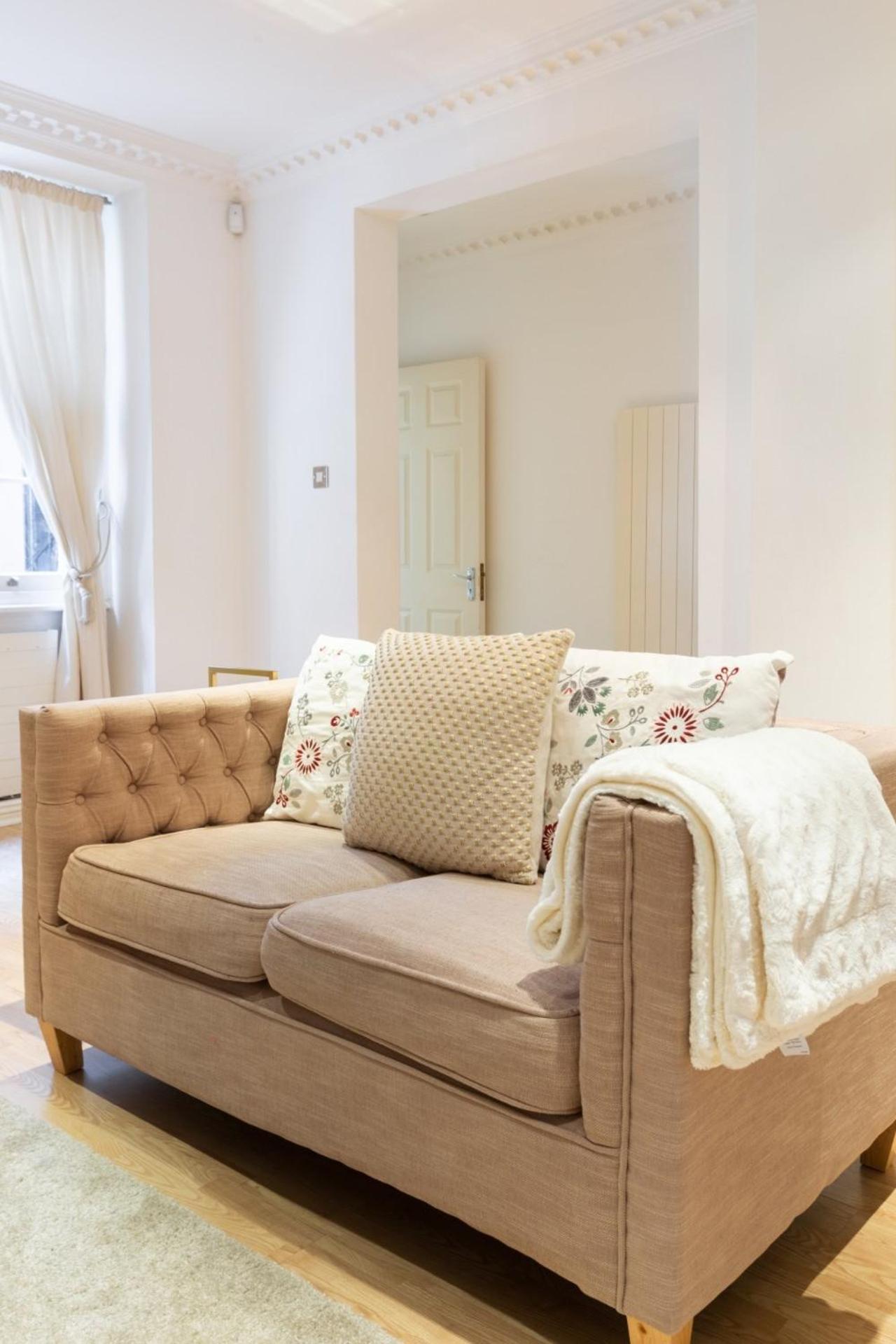 Spacious 1 Bed Sloane Square Apartment